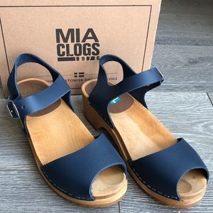 BRAND NEW Mia blue open toe clogs